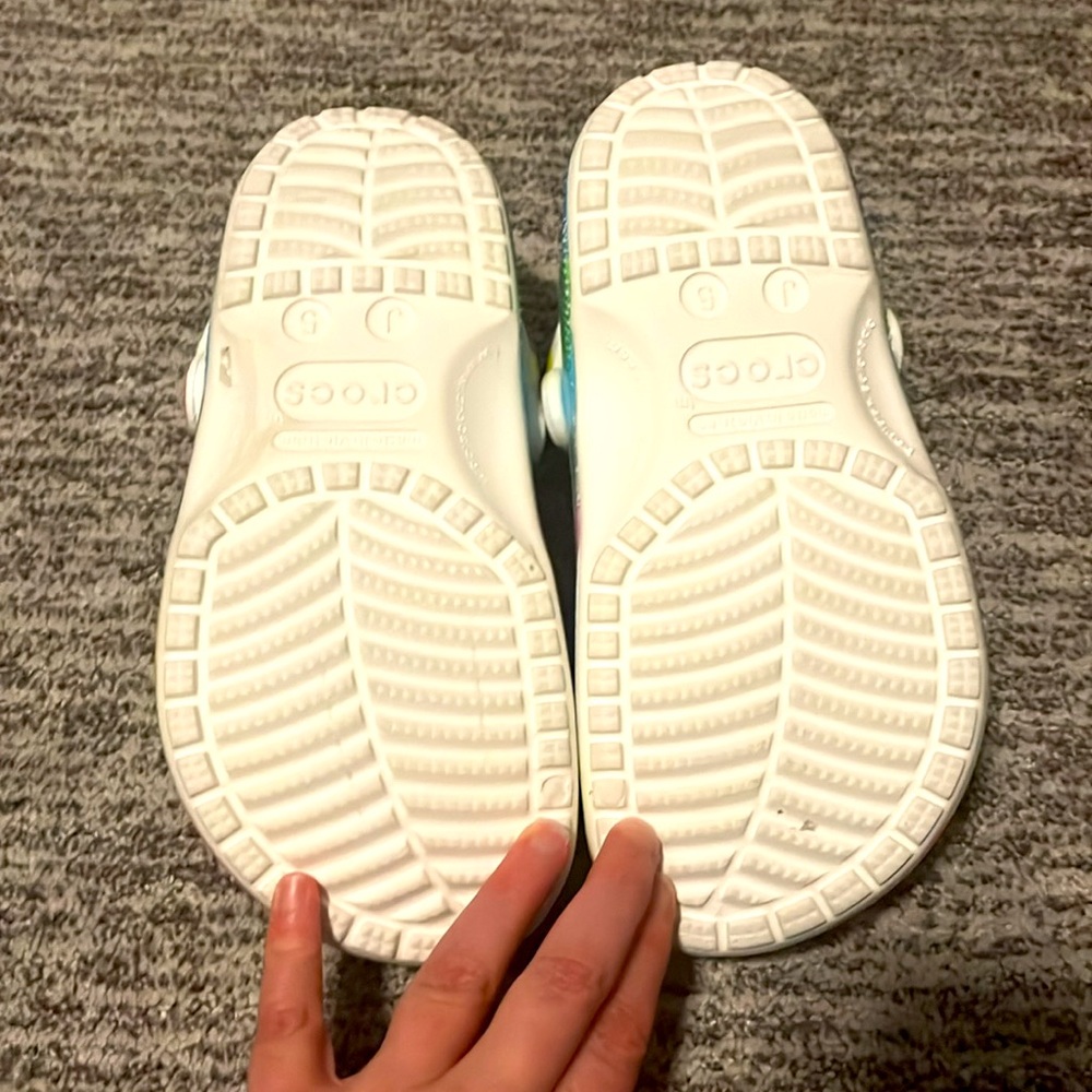 Girls Crocs - Picture 4 of 5